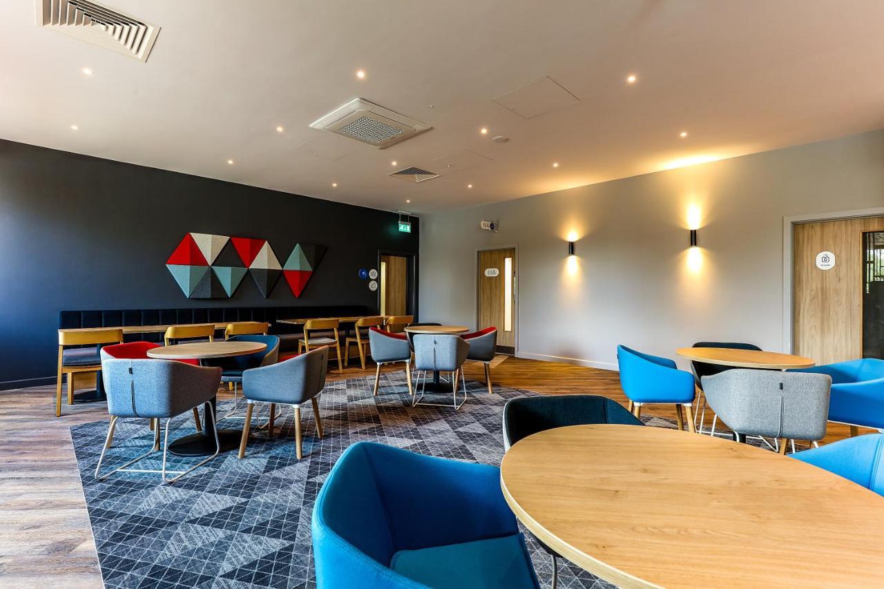 Holiday Inn Express - Bicester By Ihg Exterior foto