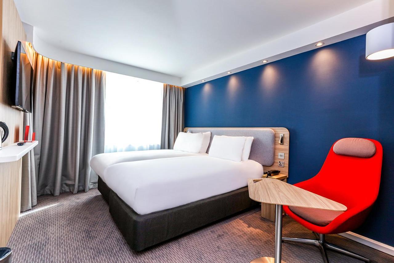 Holiday Inn Express - Bicester By Ihg Exterior foto